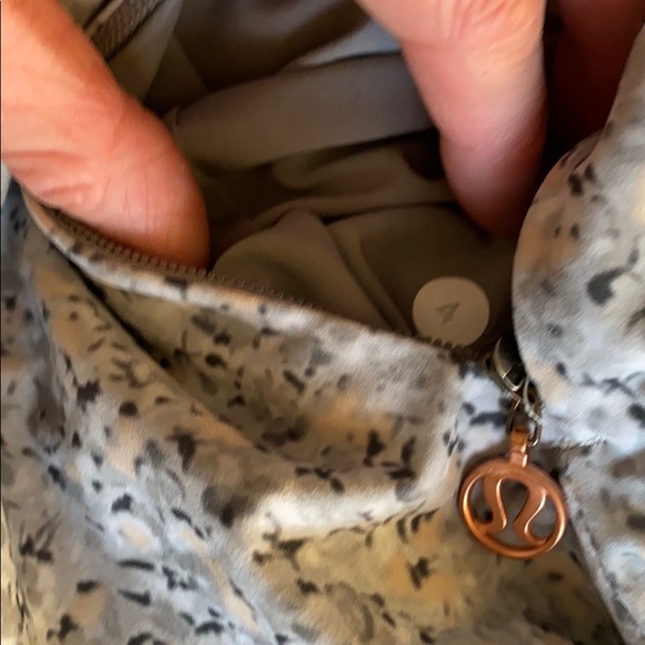 lululemon - Picture 2 of 2